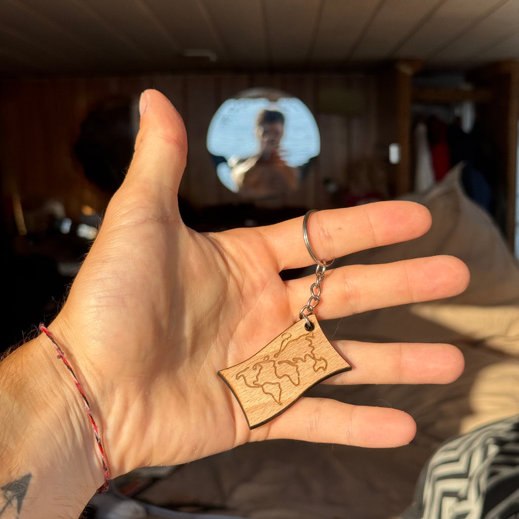 Porte-clé "Carte du monde" 1 chance de gagner le van